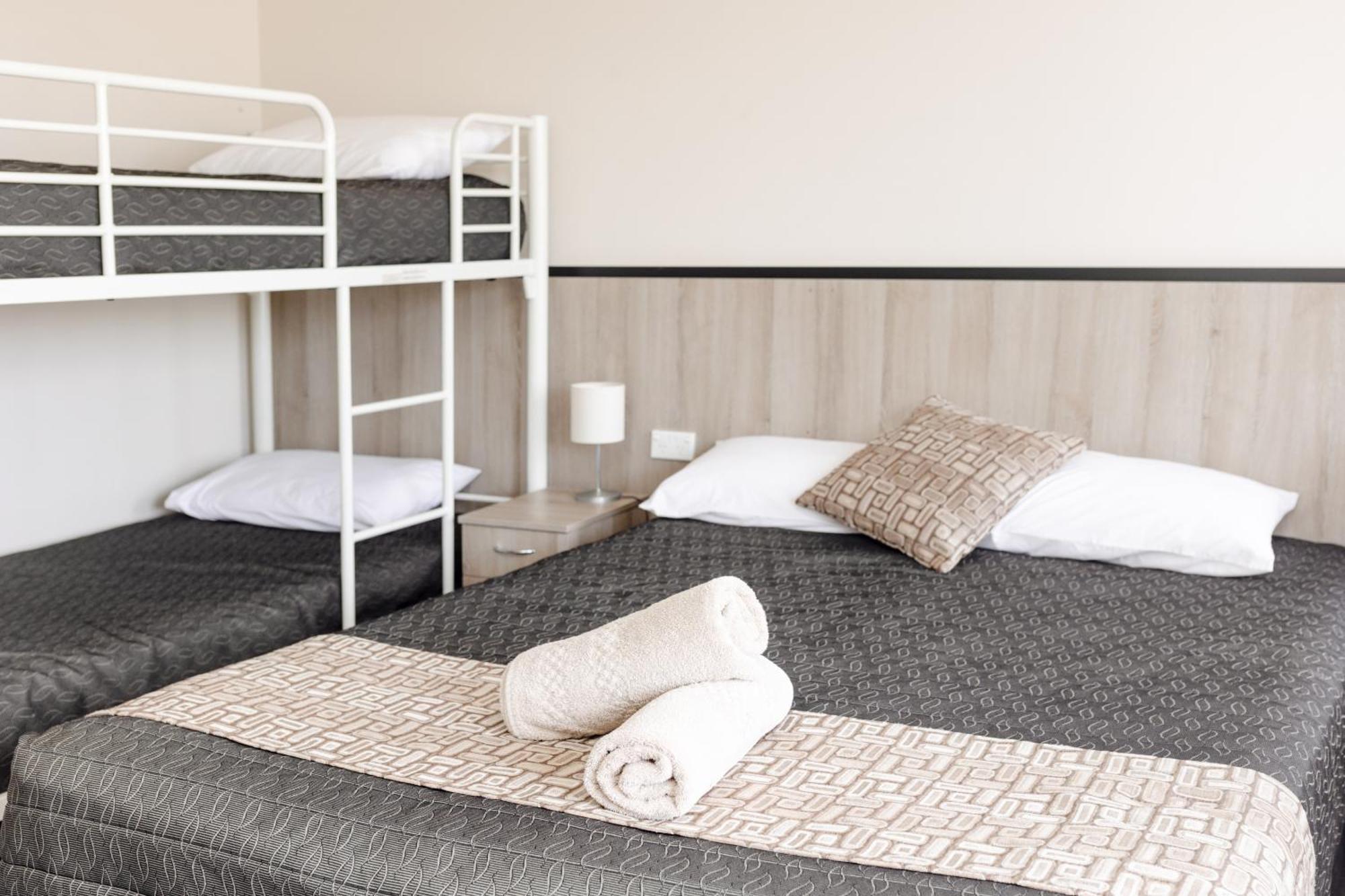 Starline Motor Inn Miles Kültér fotó