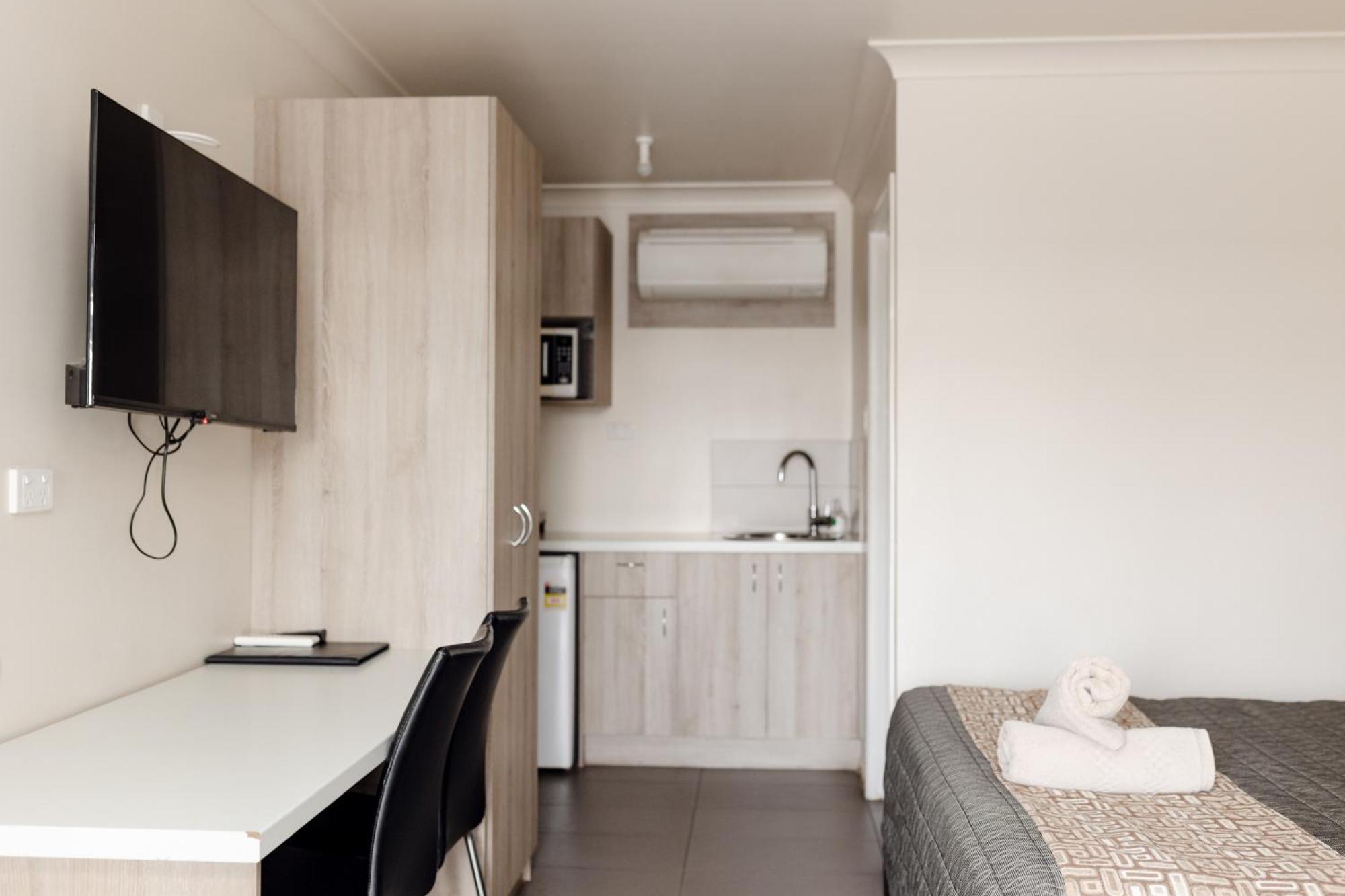 Starline Motor Inn Miles Kültér fotó