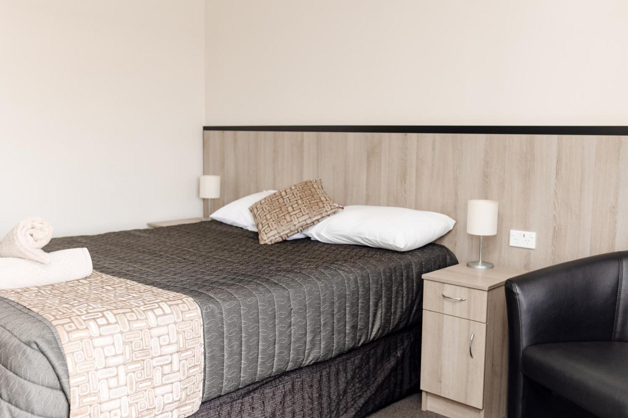 Starline Motor Inn Miles Kültér fotó