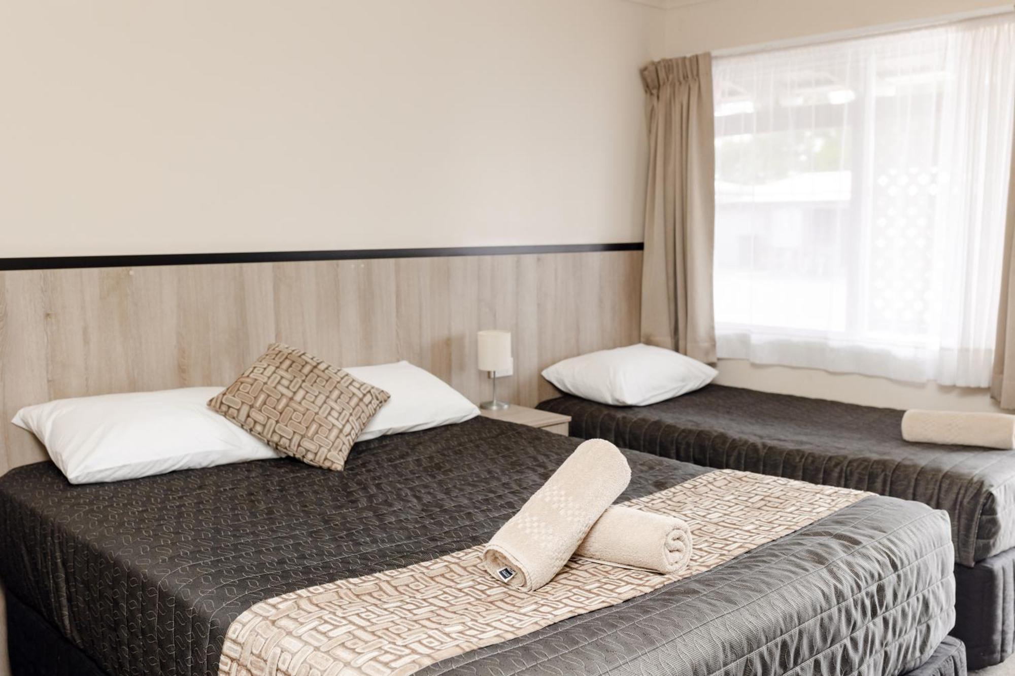 Starline Motor Inn Miles Kültér fotó